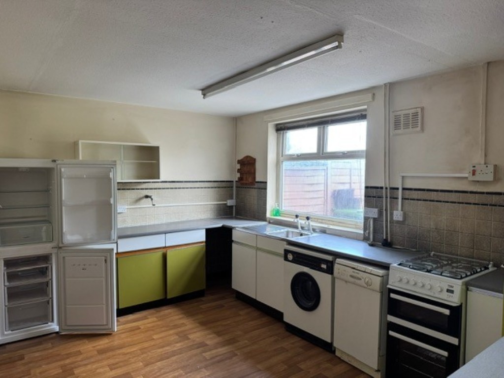 Lot: 121 - HOUSE FOR IMPROVEMENT - Kitchen
